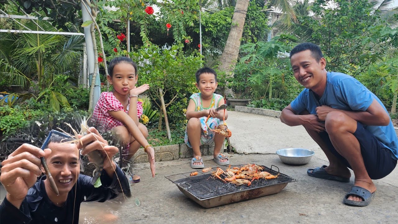 TÔM NƯỚNG THAN. Khoai ngồi nướng tôm mà cả nhà cười bể bụng - Bin Đen Family