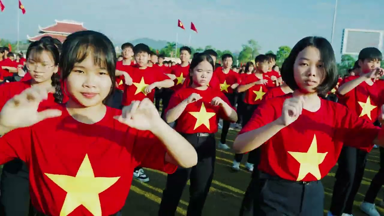 Đồng diễn Dân vũ trường THCS Bồng Sơn