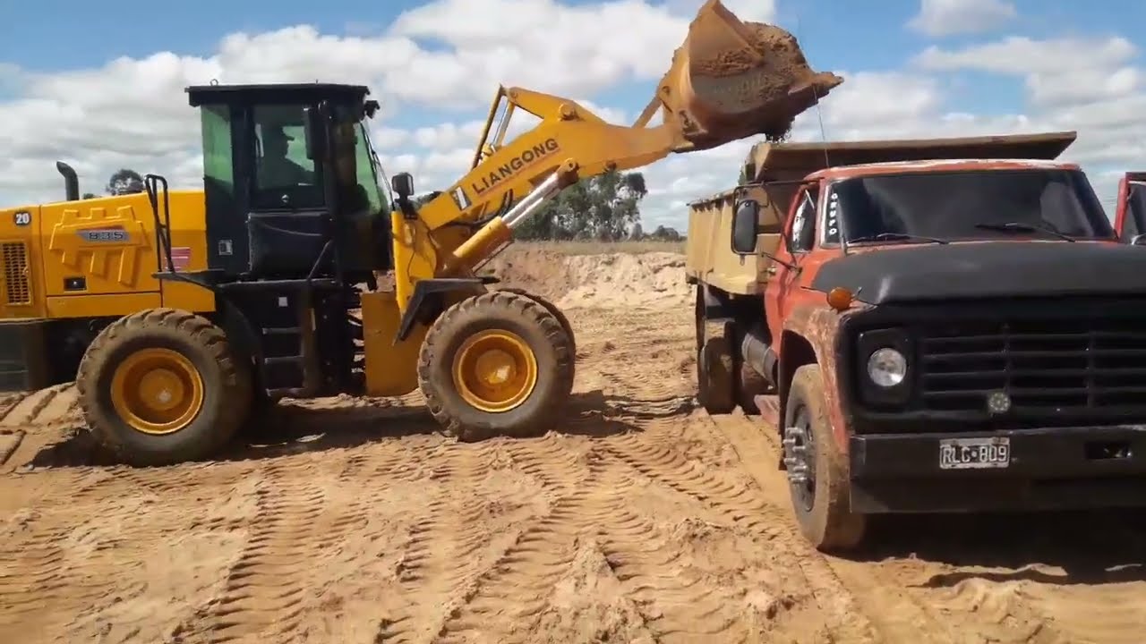 1114 y Ford 7000 en la batalla y sin descanso.
