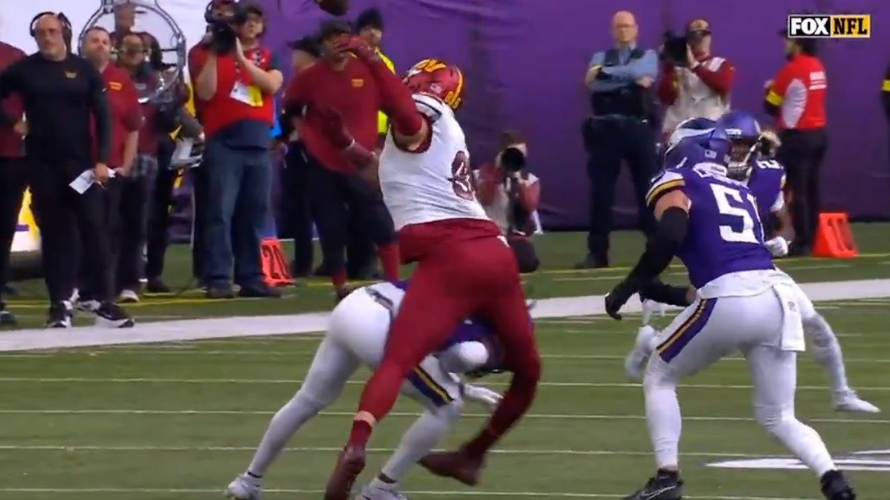 Zach Ertz SNAPS Leg in GRAPHIC Injury