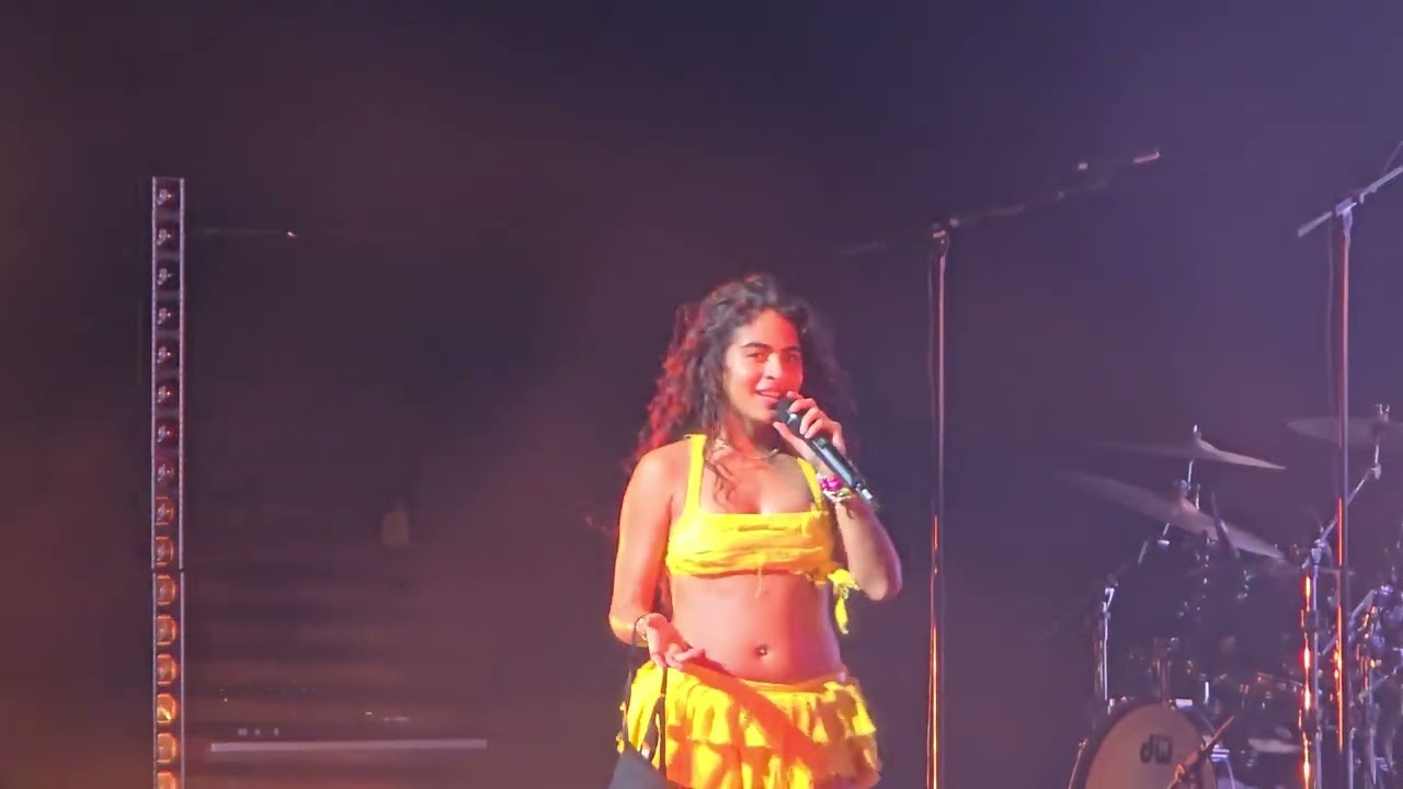 Jessie Reyez ft 6lack - Forever @ YouTube Theater
