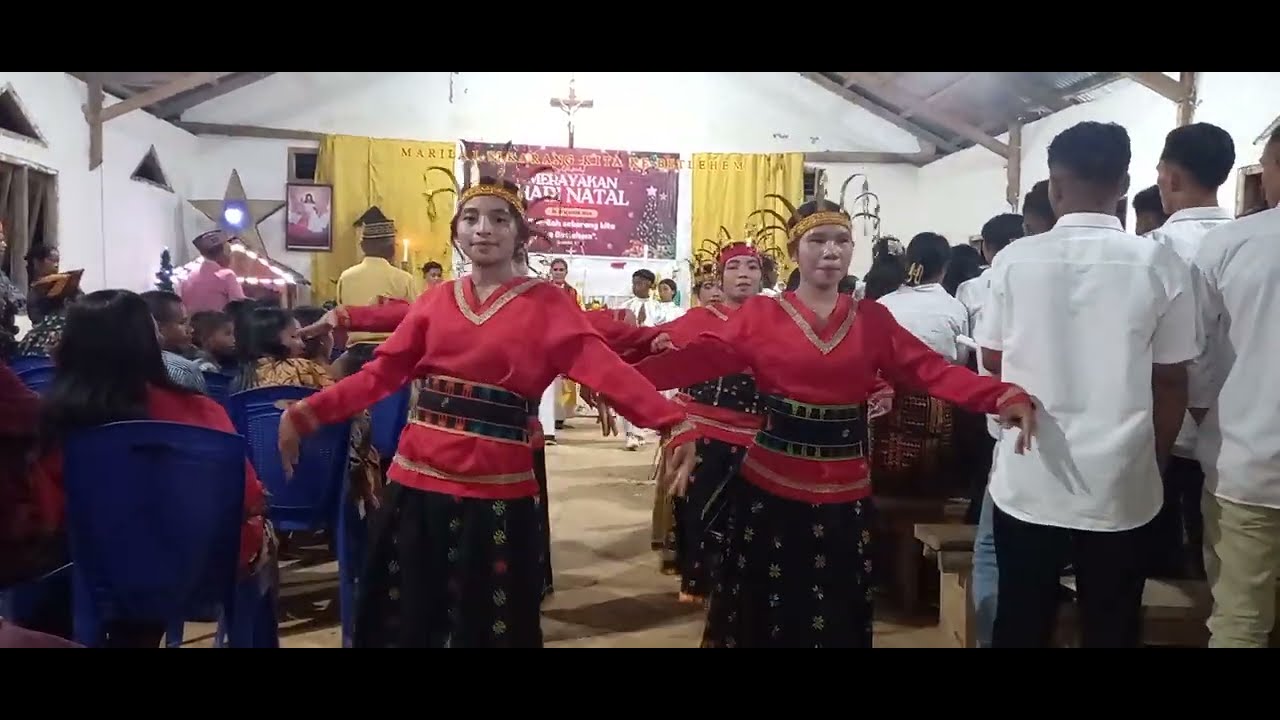 koor UNIKA St. Paulus Ruteng Yesus sudah lahir Perarkan keluar diiringi tarian enu cantik #natal2024
