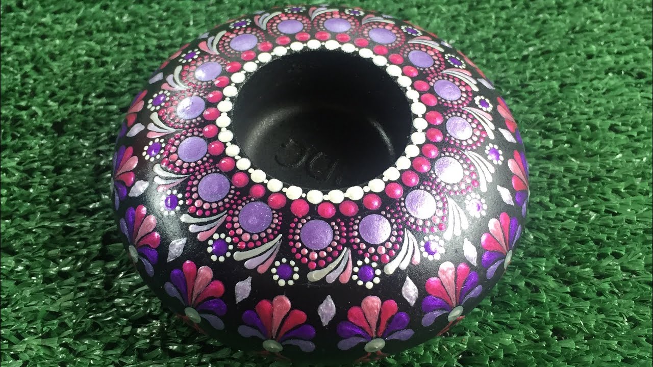Dot painting on a tea light candle holder using arteza metallics