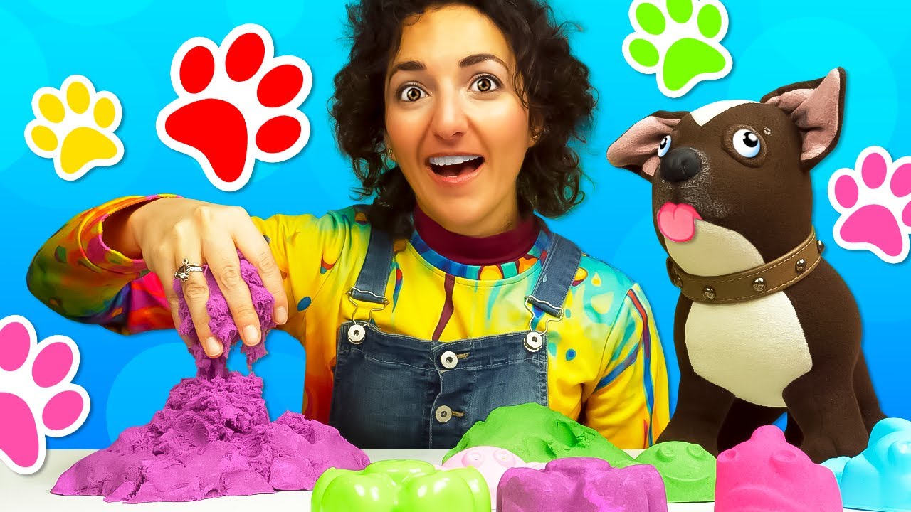 Giochi con la sabbia per bambini con il cane giocattolo Cioccolata. Video per i bambini piccoli