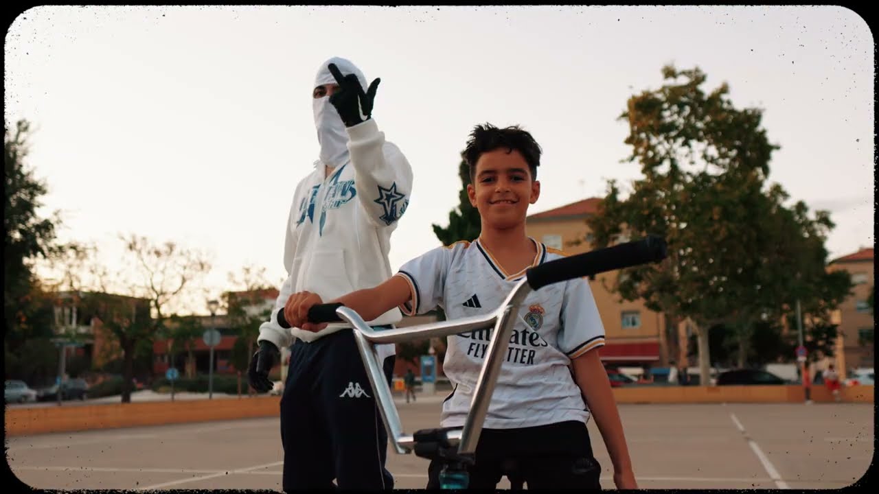 SORRY MAM&Aacute; - Middhalf (Videoclip Oficial)