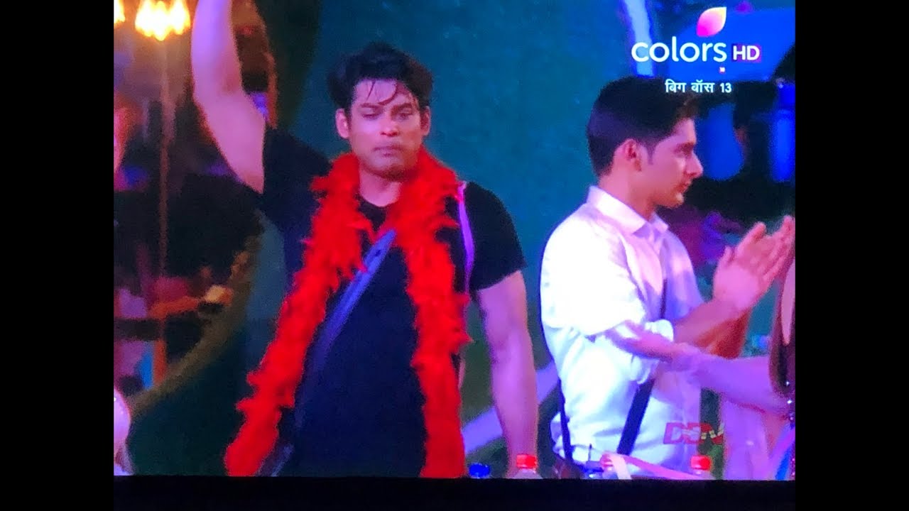 Bigg Boss 13: Happy New Year, Siddharth Shehnaz in Love, Nominations Task | Shudh Manoranjan
