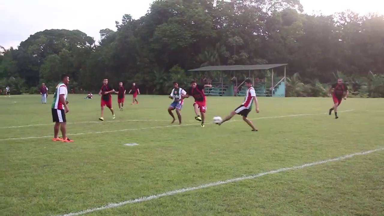 &Eacute;der Mauro descontraindo no futebol