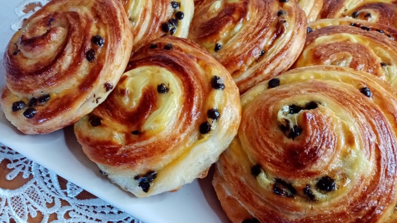 brioche arrotolate sofficissime con crema pasticcera#شنيك رائع بالكرمة الباتيسري وحبيبات الشكلاطة