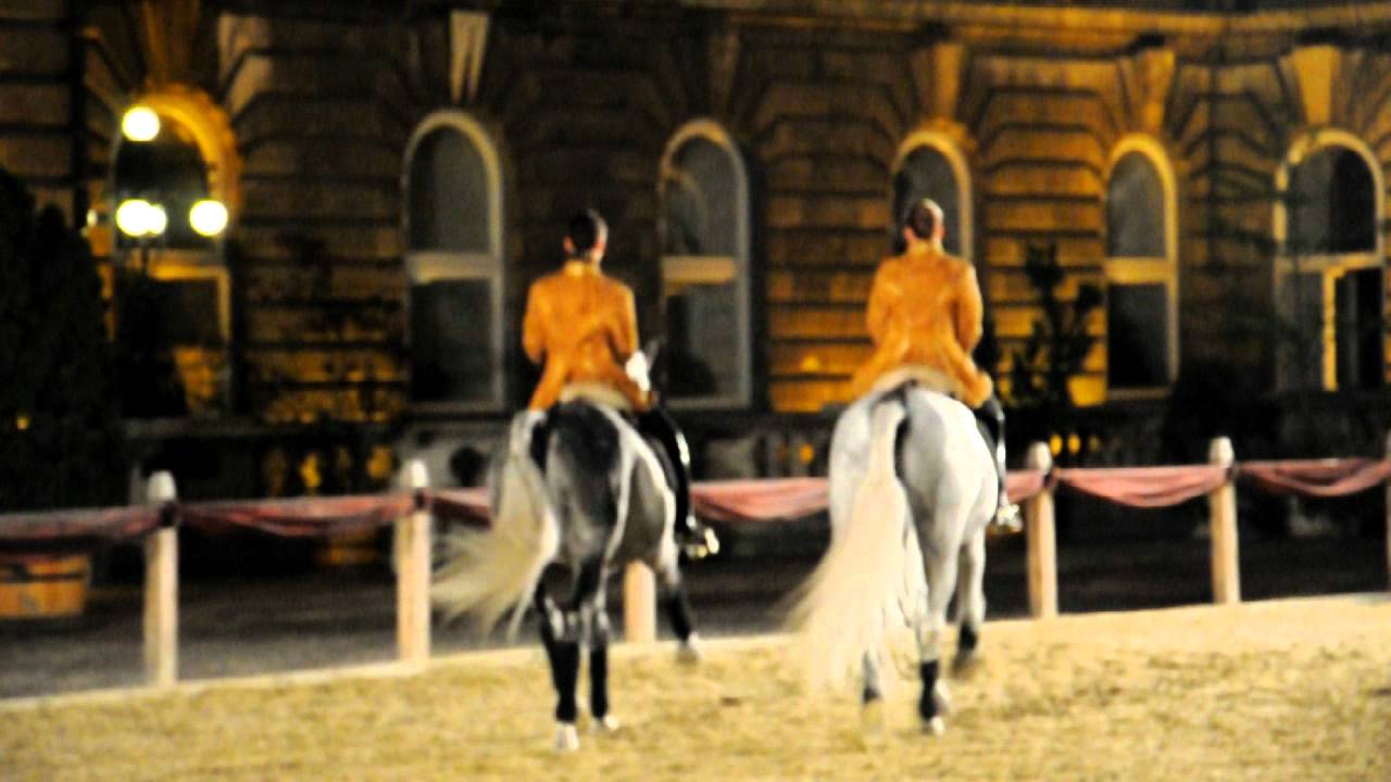 Epona Spanyol Lovasiskola - A Budai Vár Oroszlános Udvarában..