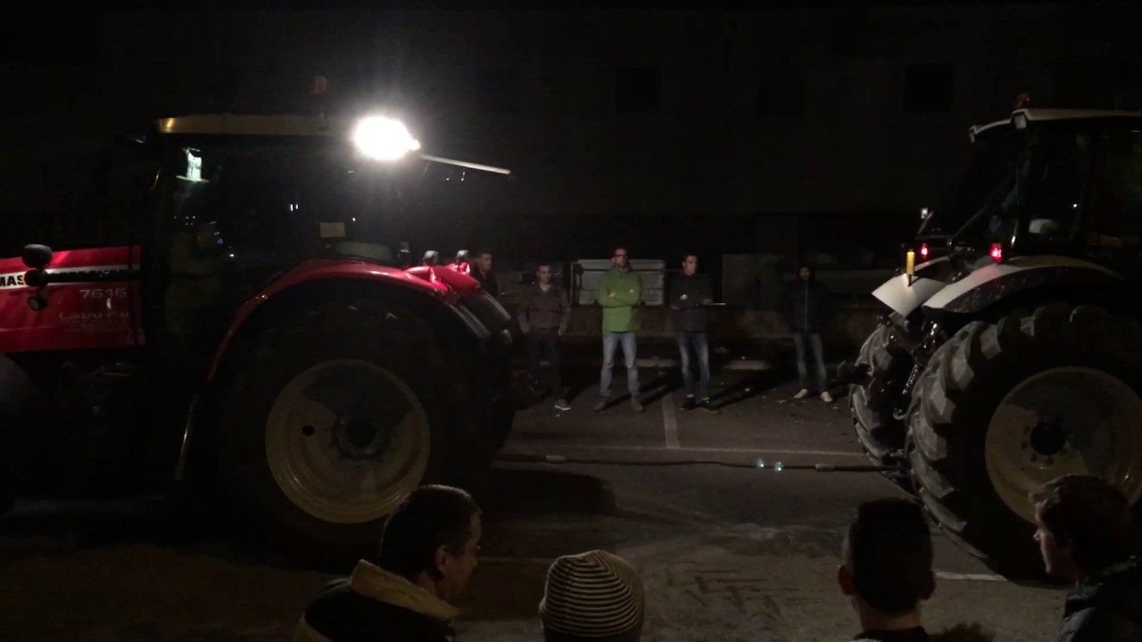Massey Ferguson 7616 vs Lamborghini r6 160