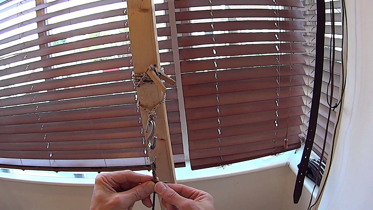 Making an English eye for a paracord snake or signal whip and splicing in strands