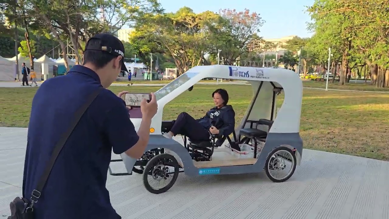 20251129 A Lady is experiencing PLEV cycling @竹北
