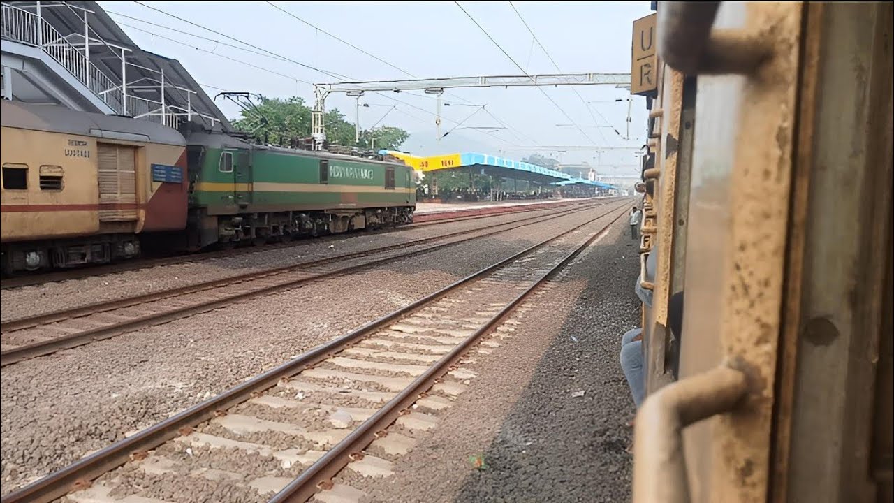 17239 - GUNTUR - VISAKHAPATNAM SIMHADRI EXPRESS ARRIVING AT TUNI ONBOARD 12717 - RATNACHAL SF EXP 