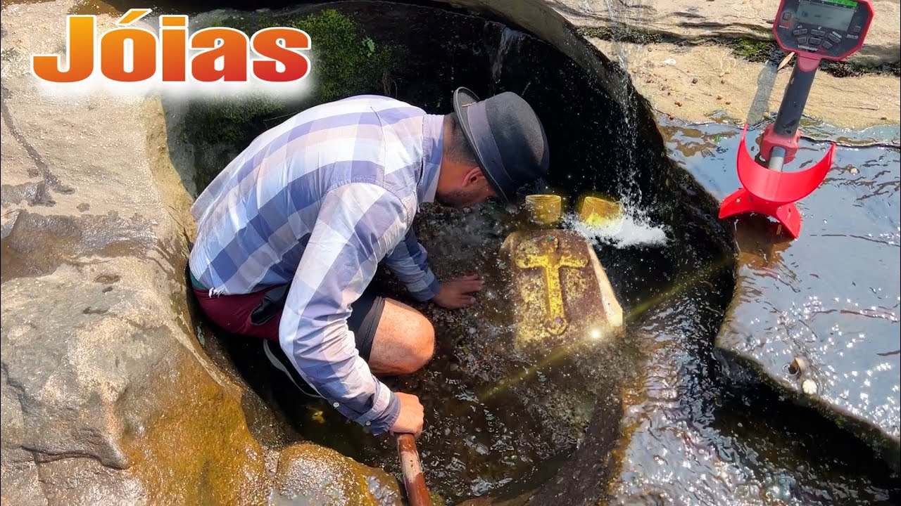 Ele encontrou muitas JÓIAS neste buraco Misterioso ao lado da cachoeira