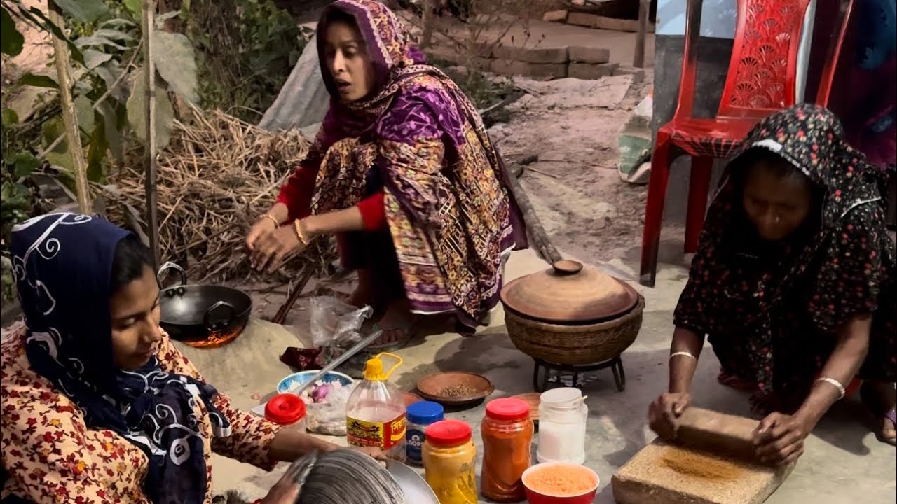 গ্রামের মায়েরা মেয়ের বাড়িতে এসেই কাজ করা শুরু করে দেই