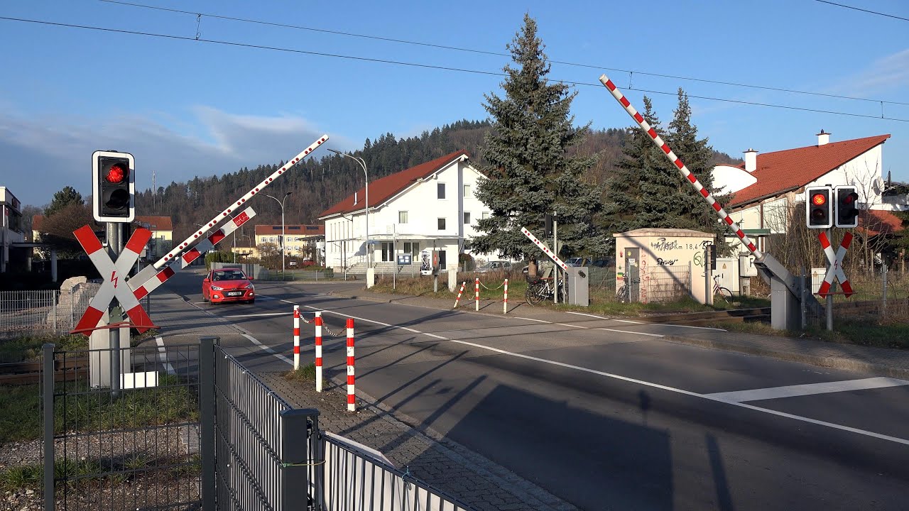 Railroad Crossing -  Schopfheim (DE) - Bahnübergang Hohe-Flum-Straße , Passage à niveau