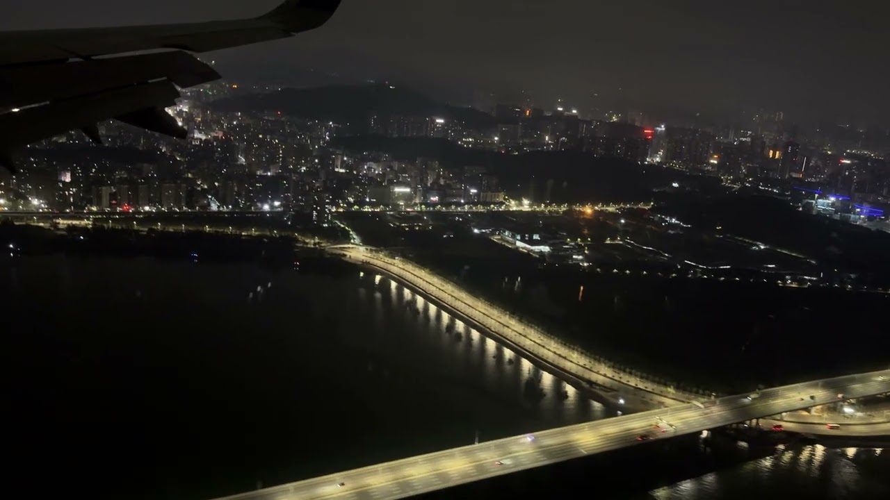 China Southern A321NX night landing at Shenzhen Bao’ an international airport  