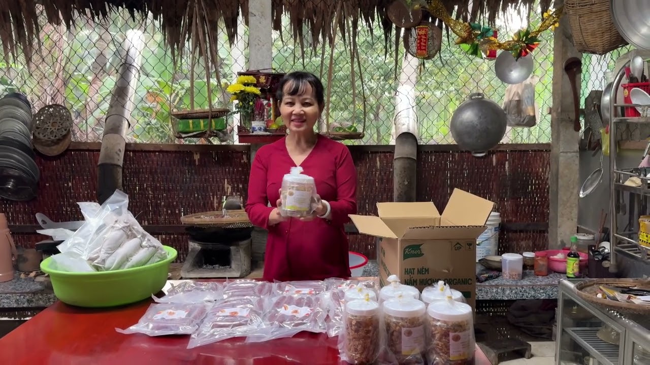 Làm lạp xưởng giao cho khách ăn Tết - Mợ Bảy Miền Tây