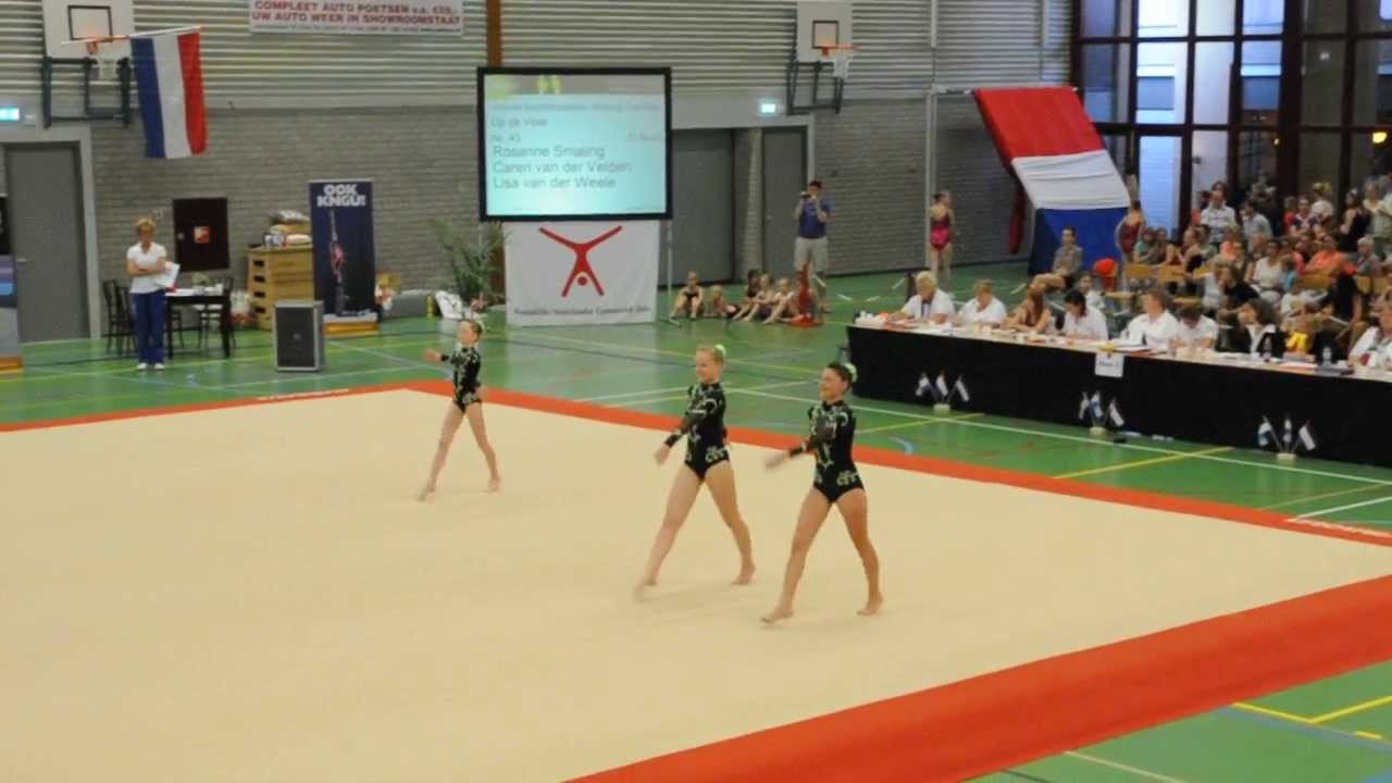 Rosanne, Caren, Lisa, 2e plaats NK Acro gym D-lijn