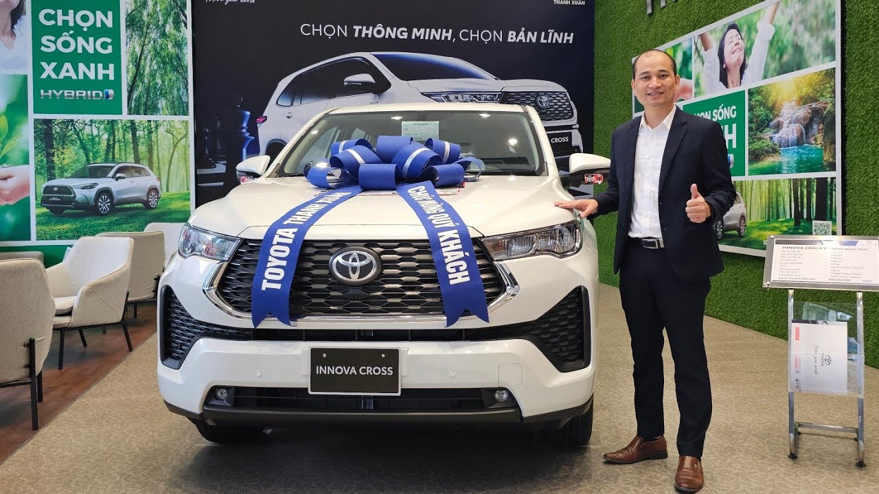 Đ&aacute;nh gi&aacute; xe Toyota Innova Cross 2.0HEV Hybrid 2025 phi&ecirc;n bản mới nhất xăng lai điện lăn b&aacute;nh 7 chỗ