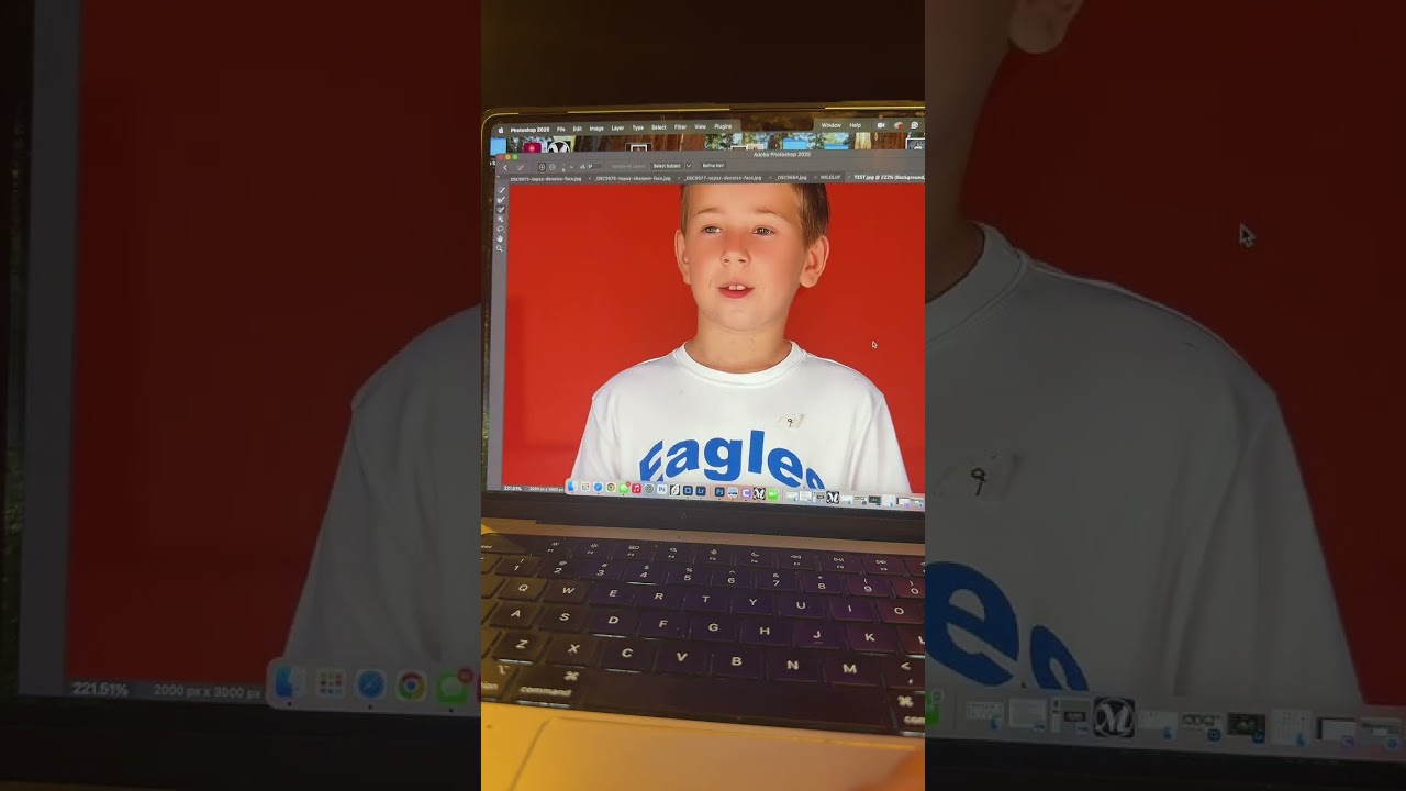 How to cut people out in photoshop 2025 ????