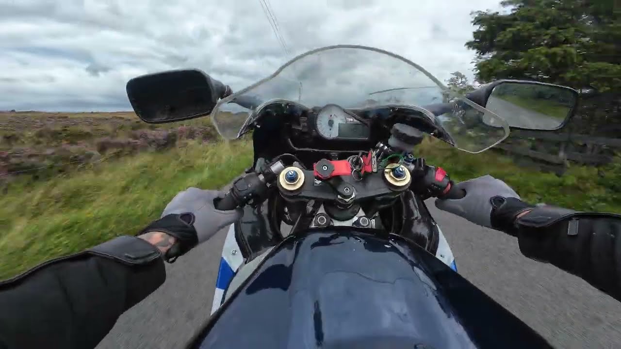 2001 GSXR 1000 K1 FOLLOWING A 2001 CBR 600 F4I
