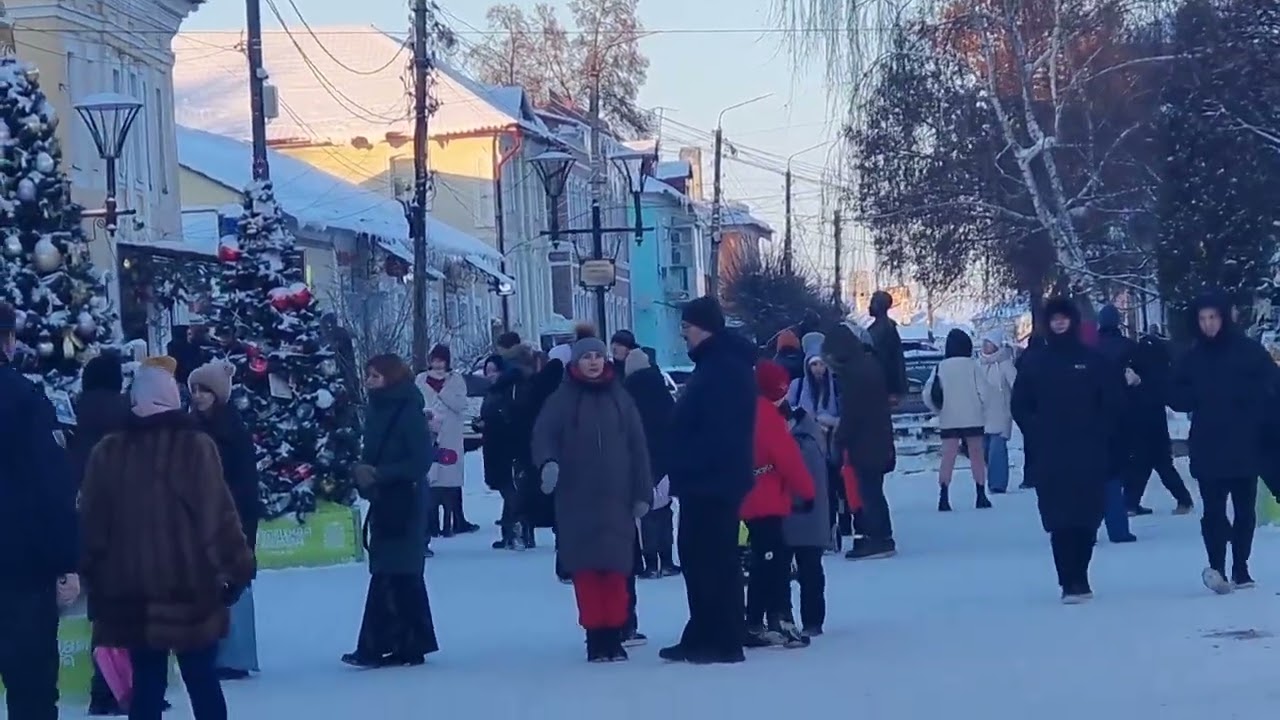 Приехали в г. Елец. Гуляем. Зашли в храм.