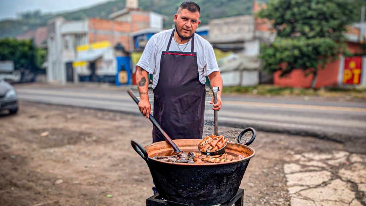 CARNITAS MICHOACANAS | El secreto esta en el fuego! Así las prepara Roy a las BRAZAS