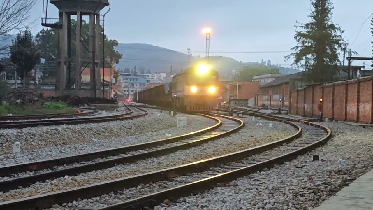 Train X9121 to Vietnam leave Zhicun China