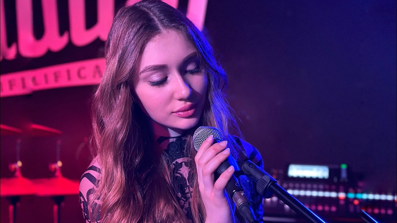 Adele - Hometown Glory (cover by Polina Pisartsova)