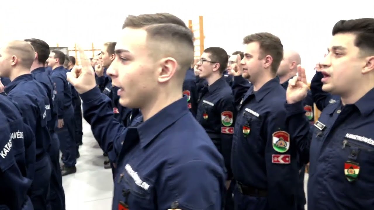 Fogadalmat tettek az újonc tűzoltók