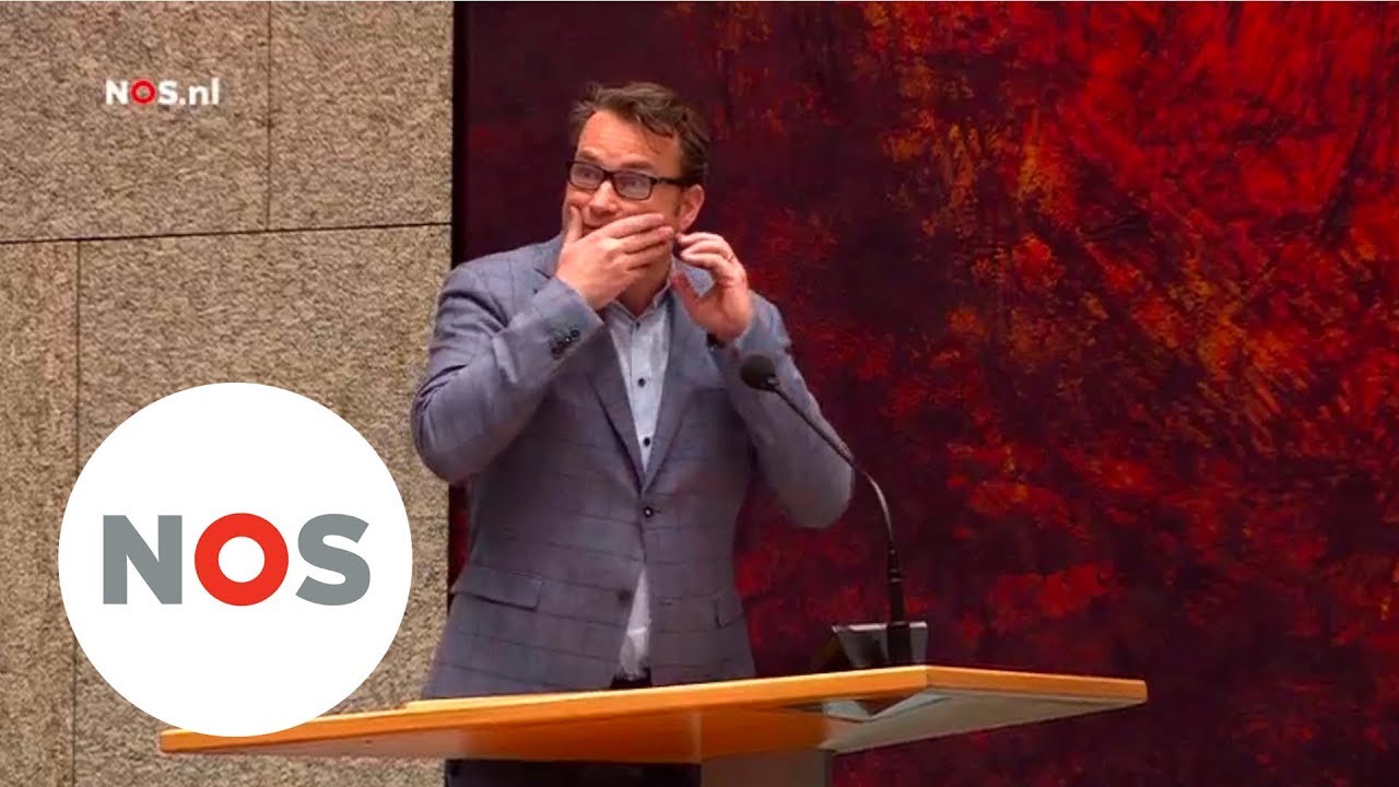 TWEEDE KAMER: Man springt van publieke tribune