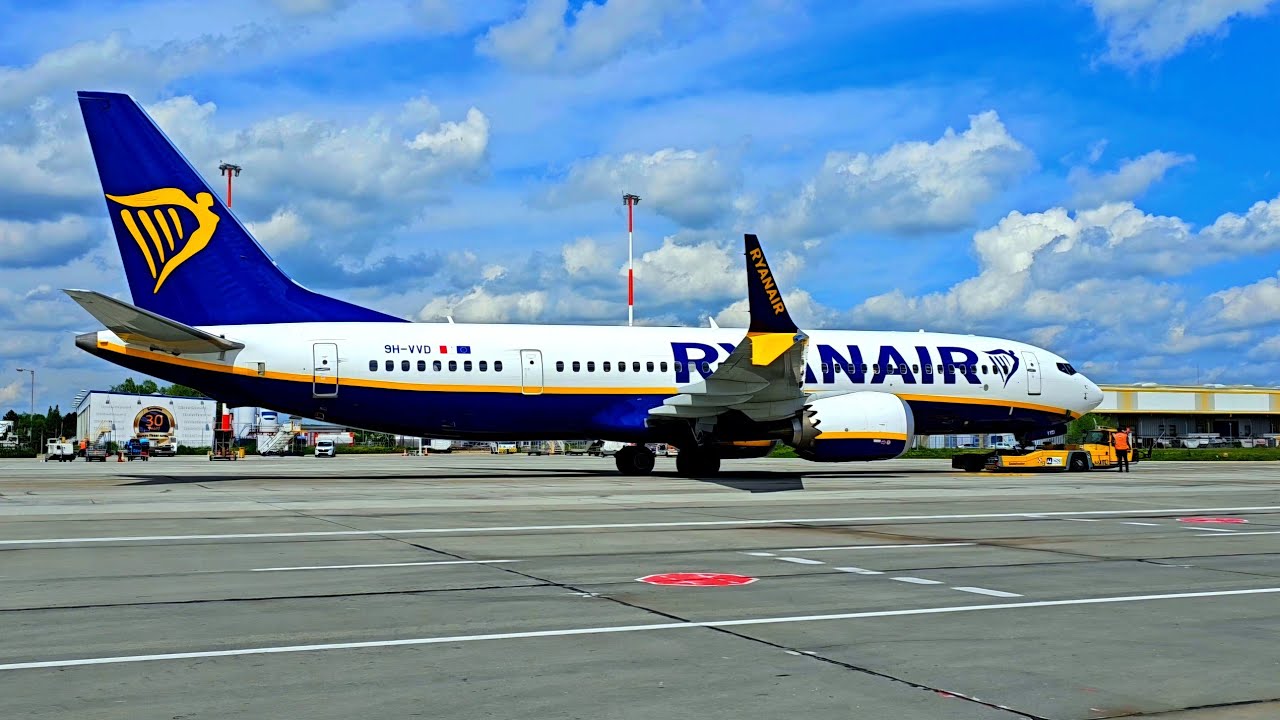 CLOSE UP ! Bucharest Otopeni Airport (OTP)  Plane Spotting - Rush Hour Start up / Landing / Take off