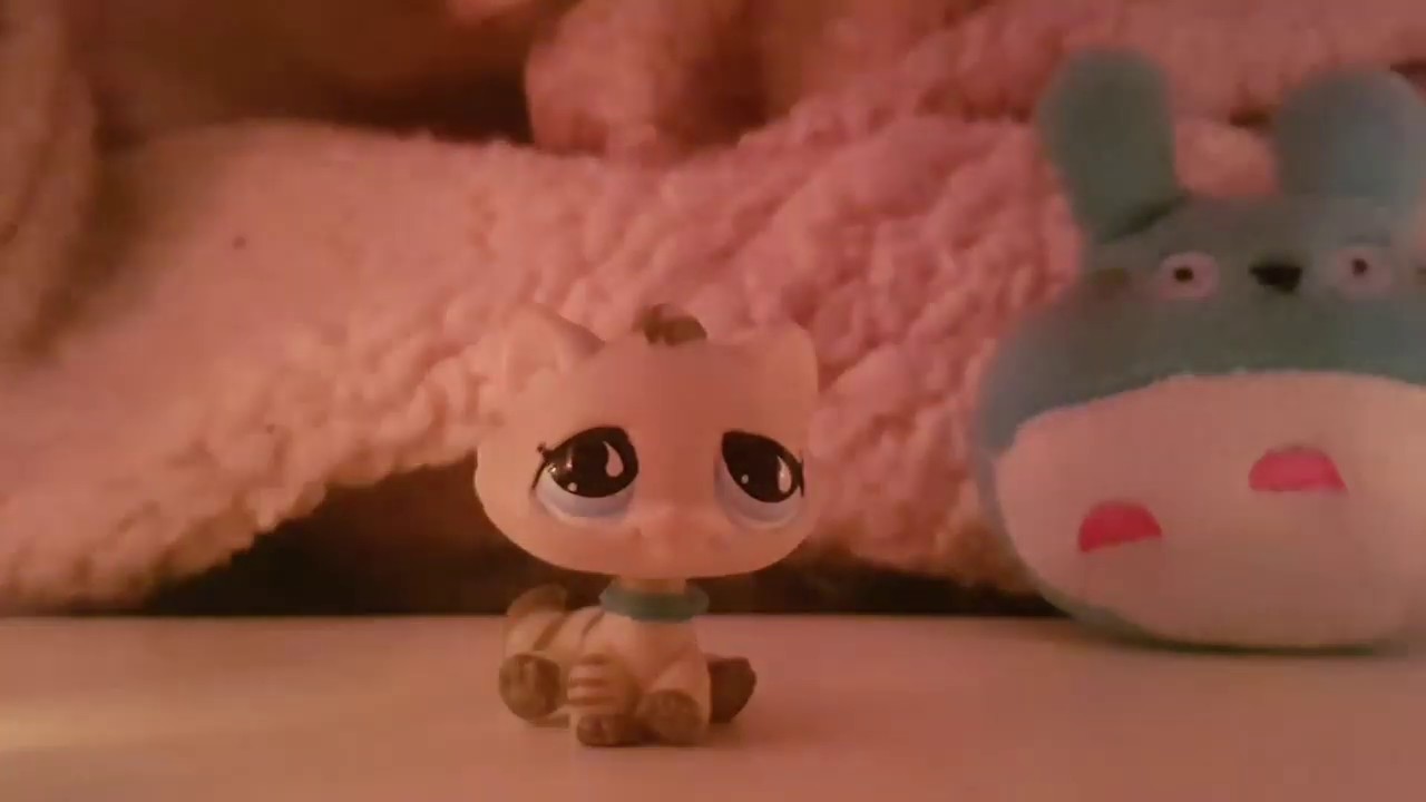 ( Vidéo délire ) Je test L'asmr avec mes lps😂 ( + Je lis mon journal intime 😭)