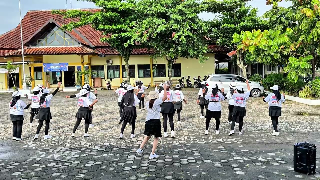 IBU REGGAE / LINEDANCE /Choreo : Vrida Andrian / Demo : HMD Gombong /