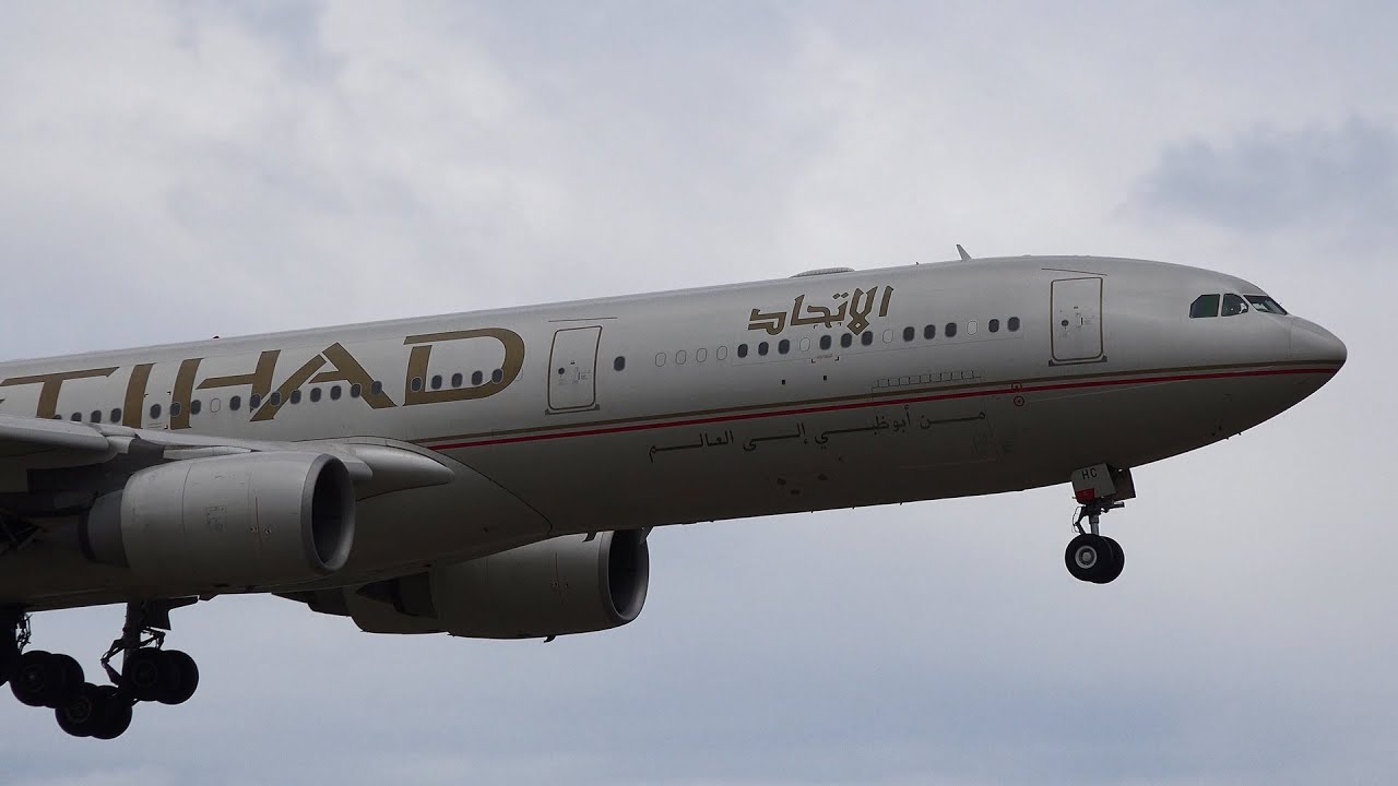Etihad Airways Airbus A340-500 A6-EHC Landing at NRT 16R