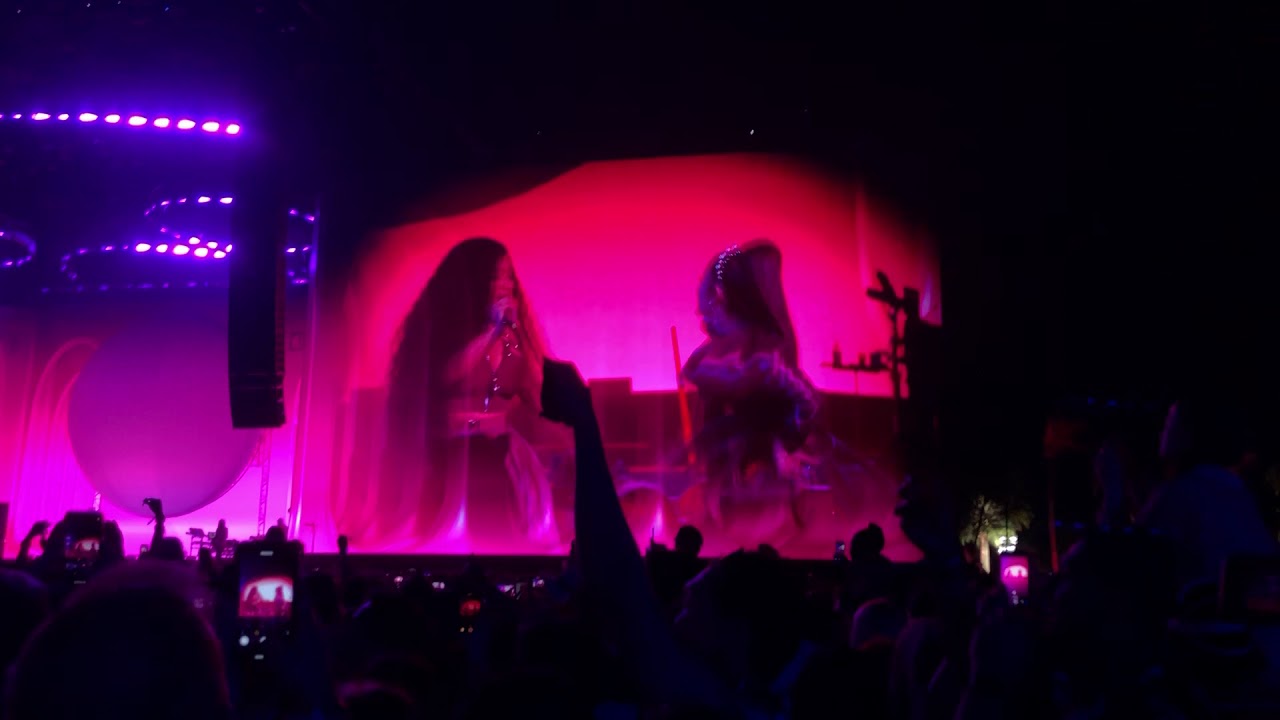 Ariana Grande - Bang Bang feat. Nicki Minaj (Coachella 2019 Weekend 1)