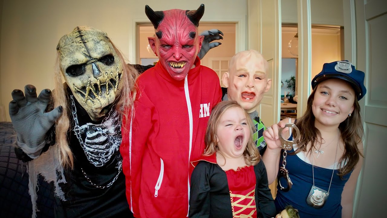 HALLOWEEN testar läskiga dräkter & pyntar hemma VLOGG