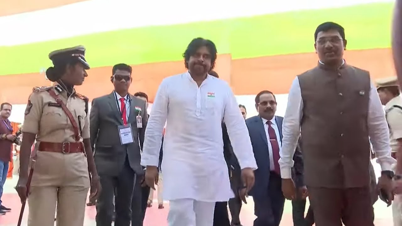 Deputy CM Konidela Pawan Kalyan Arrives At Republic Day Celebrations | Vijayawada | TV5