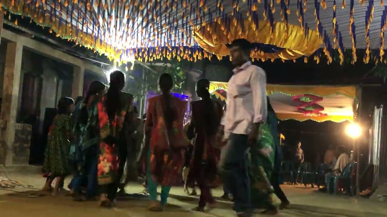 গ্রামের ধামাইল গান শুনতে অনেক ভালো লাগে 