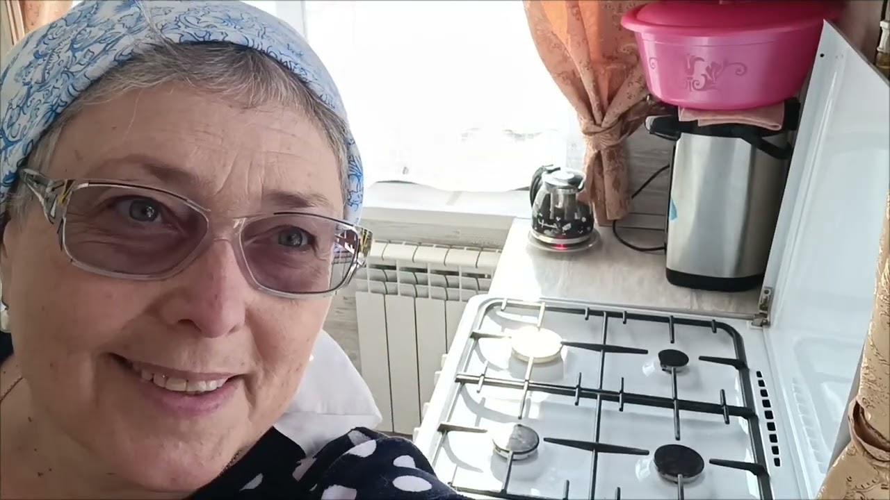 14 марта 2026 г. Каждый занят своим делом. Пеку постные пироги на Родительскую субботу. 