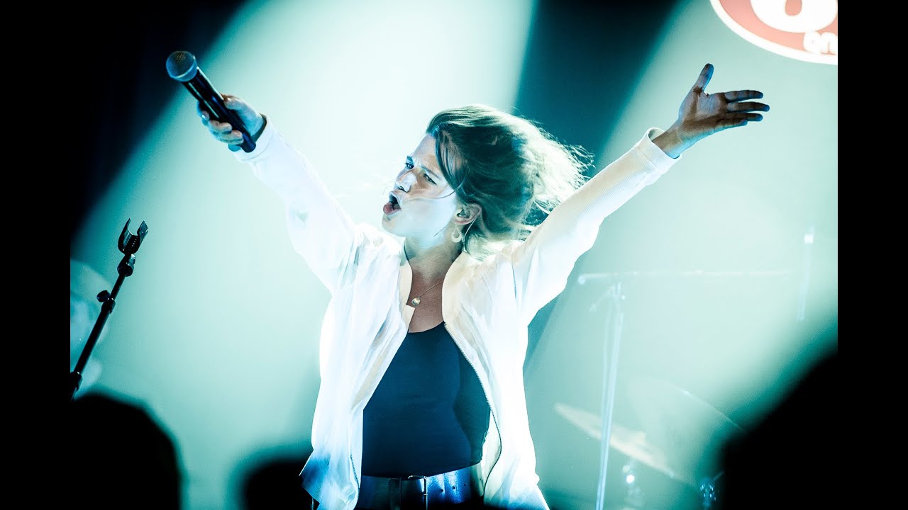 Selah Sue - Alone (live)