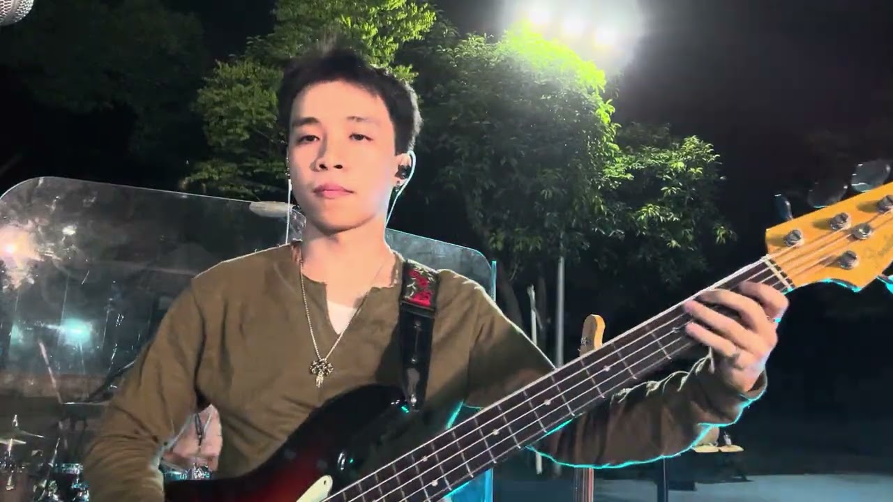Tóc ngắn - BOMB live show (bass cam)
