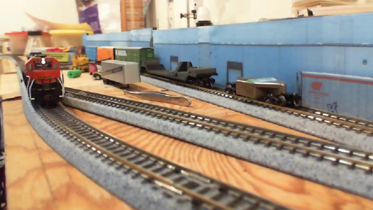 New Bachmann GP40 - (with audio)!