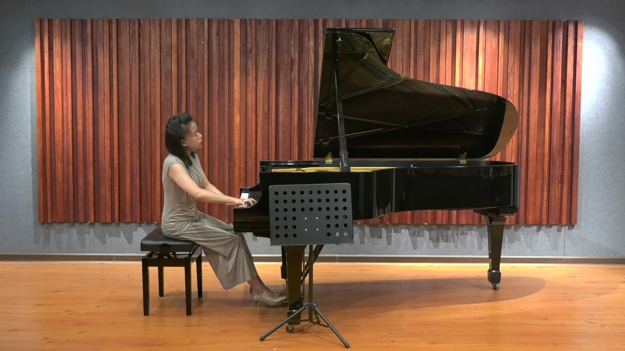 Siqi Wang plays Scriabin, Beethoven and Long Zhou