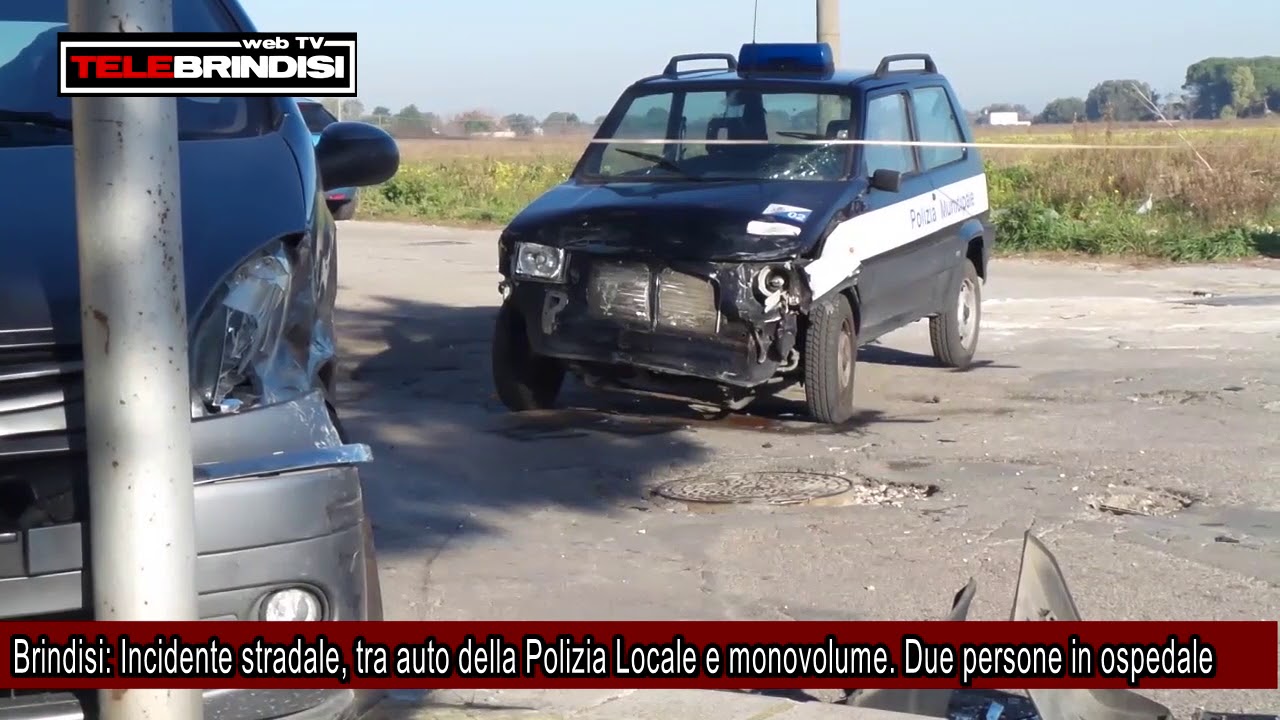 Brindisi, Incidente stradale, tra auto della Polizia Locale e monovolume  Due persone in ospedale