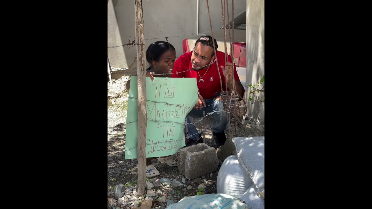 Mujer se la pasa en la calle y su esposo empieza a sospechar 