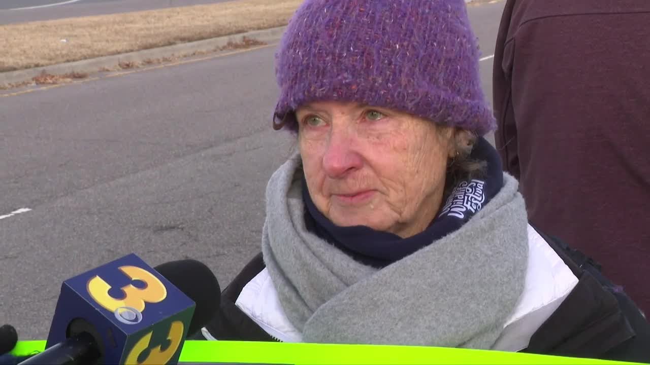 Vigil in Chesapeake draws attention to deadly federal agent shootings in Minneapolis