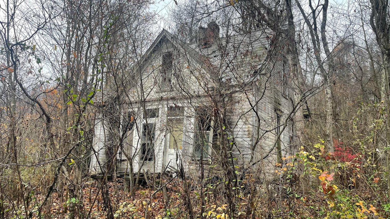 Abandoned forgotten farm house near Summerfield, OH