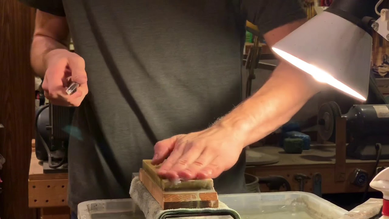 How to sharpen a carving / slicing knife with a professional knife sharpener